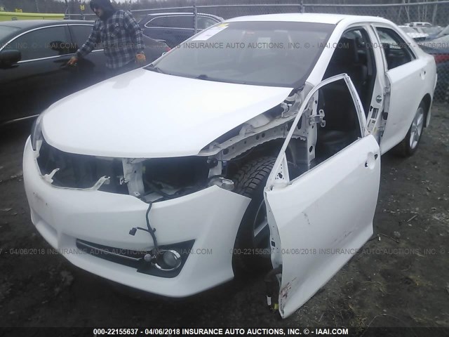 4T1BF1FK3DU698054 - 2013 TOYOTA CAMRY L/SE/LE/XLE WHITE photo 6