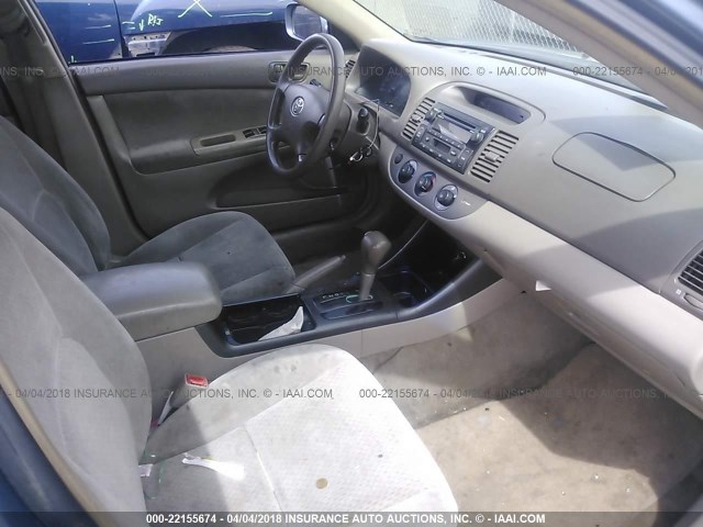 4T1BF32K13U546208 - 2003 TOYOTA CAMRY LE/XLE/SE 浅蓝色 照片 5