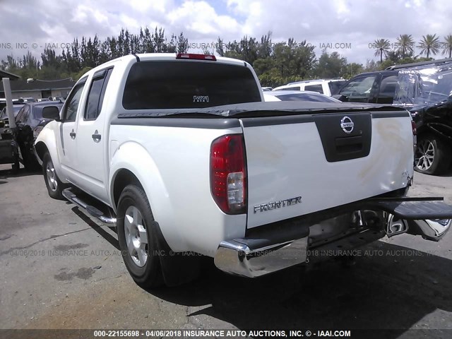 1N6AD07UX8C439148 - 2008 NISSAN FRONTIER CREW CAB LE/SE/OFF ROAD WHITE photo 3