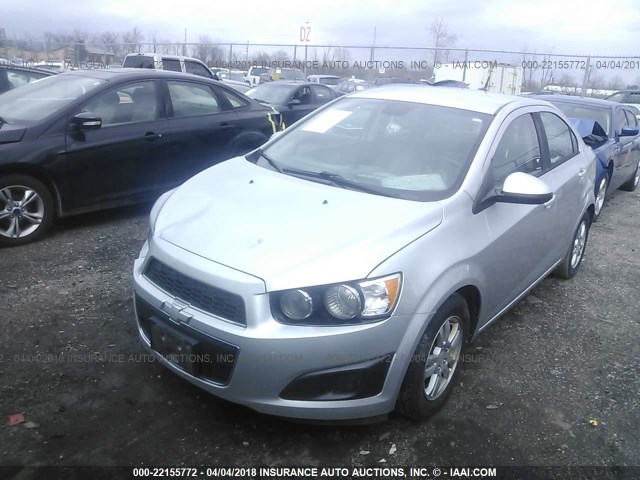 1G1JB5SH9C4128371 - 2012 CHEVROLET SONIC LS ვერცხლისფერი ფოტო 2