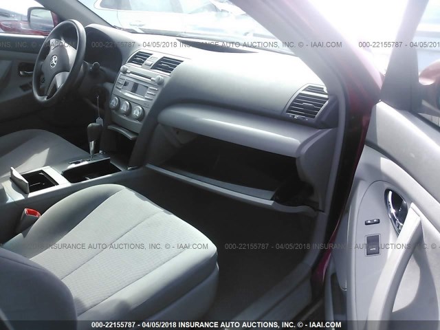 4T4BF3EK9BR152245 - 2011 TOYOTA CAMRY SE/LE/XLE RED photo 5