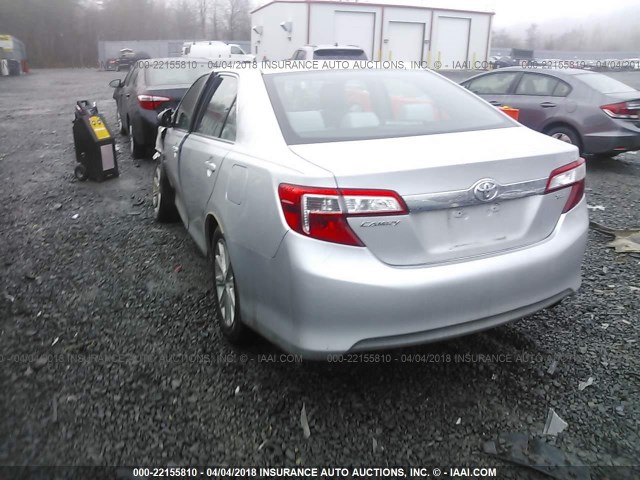 4T4BF1FKXDR295579 - 2013 TOYOTA CAMRY L/SE/LE/XLE 银色 照片 3