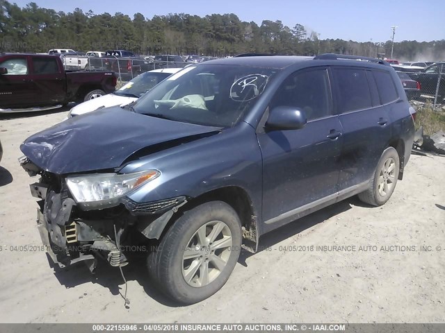 5TDZK3EH0CS073081 - 2012 TOYOTA HIGHLANDER SE BLUE photo 2