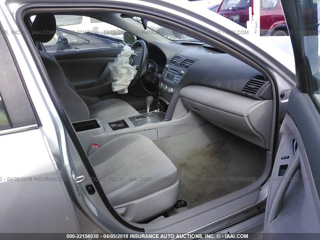 4T1BE46KX9U879289 - 2009 TOYOTA CAMRY SE/LE/XLE SILVER photo 5