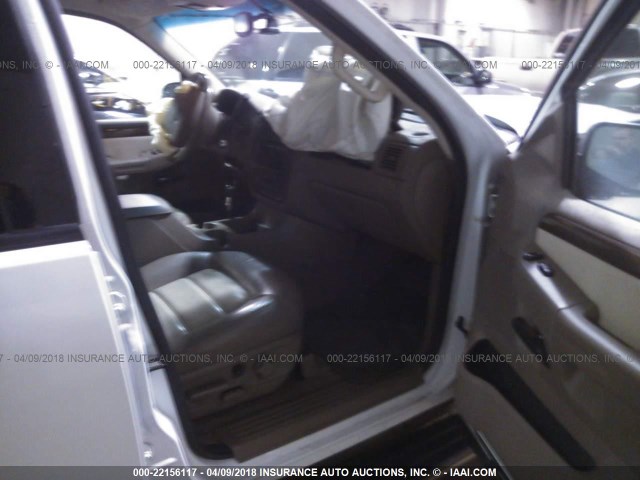 1FMZU74K22ZC66677 - 2002 FORD EXPLORER EDDIE BAUER WHITE photo 5