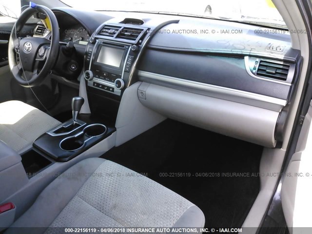 4T1BF1FK3EU804262 - 2014 TOYOTA CAMRY L/SE/LE/XLE 灰色 照片 5