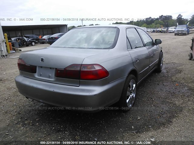 1HGCG1641YA089853 - 2000 HONDA ACCORD LX SILVER photo 4