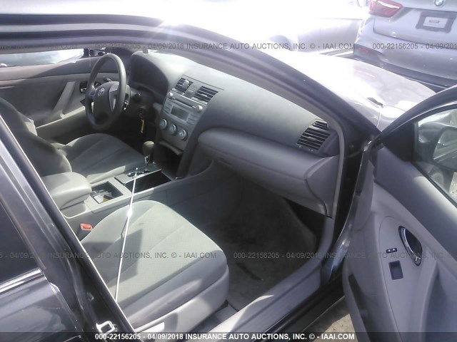 4T4BE46K98R036852 - 2008 TOYOTA CAMRY CE/LE/XLE/SE GRAY photo 5