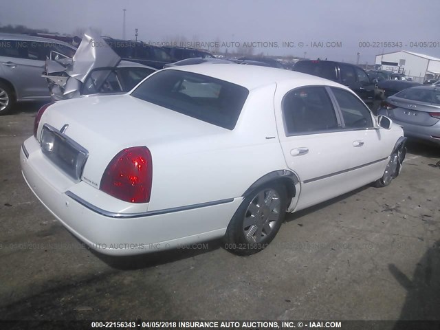 1LNHM82W23Y672845 - 2003 LINCOLN TOWN CAR SIGNATURE WHITE photo 4