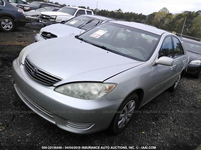 4T1BE32K45U100866 - 2005 TOYOTA CAMRY LE/XLE/SE SILVER photo 2