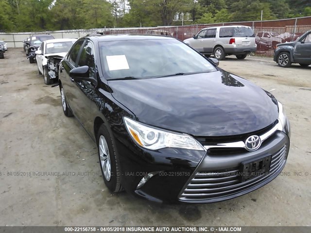 4T4BF1FK7GR517418 - 2016 TOYOTA CAMRY LE/XLE/SE/XSE შავი ფოტო 1