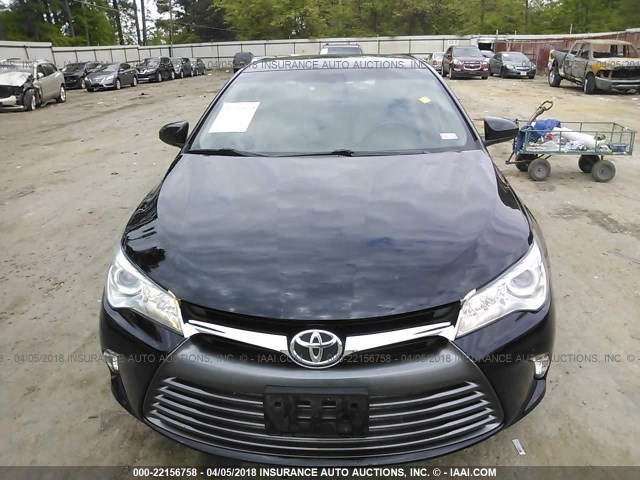 4T4BF1FK7GR517418 - 2016 TOYOTA CAMRY LE/XLE/SE/XSE შავი ფოტო 6