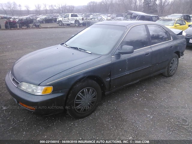 1HGCD5634VA224245 - 1997 HONDA ACCORD LX/EX GREEN photo 2