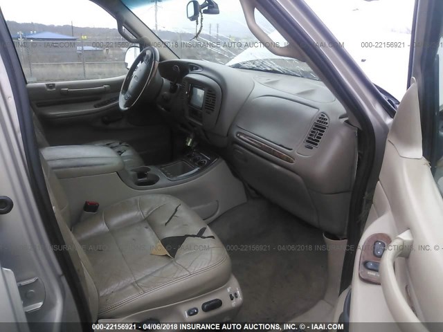 5LMFU28AXYLJ34900 - 2000 LINCOLN NAVIGATOR თაფლისფერი ფოტო 5