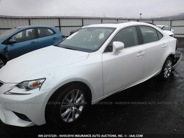 JTHCM1D22G5005912 - 2016 LEXUS IS 300 WHITE photo 2