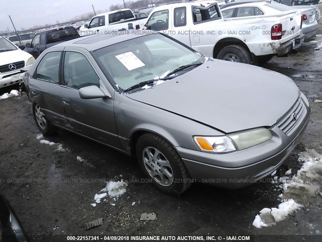 4T1BF22K7WU055706 - 1998 TOYOTA CAMRY CE/LE/XLE GRAY photo 1