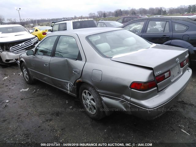 4T1BF22K7WU055706 - 1998 TOYOTA CAMRY CE/LE/XLE 灰色 照片 3