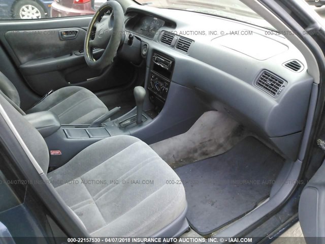 4T1BG22K9XU513082 - 1999 TOYOTA CAMRY CE/LE/XLE 深蓝色 照片 5