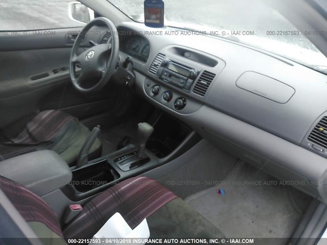 4T1BE32K02U084578 - 2002 TOYOTA CAMRY LE/XLE/SE WHITE photo 5