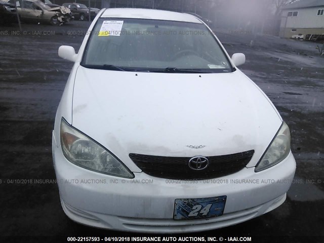 4T1BE32K02U084578 - 2002 TOYOTA CAMRY LE/XLE/SE WHITE photo 6