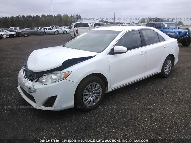 4T1BF1FKXDU215577 - 2013 TOYOTA CAMRY L/SE/LE/XLE 白色 照片 2
