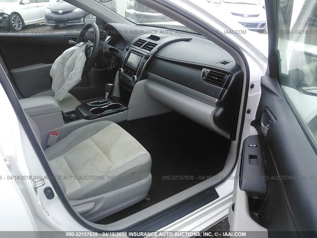 4T1BF1FKXDU215577 - 2013 TOYOTA CAMRY L/SE/LE/XLE 白色 照片 5