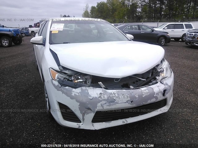 4T1BF1FKXDU215577 - 2013 TOYOTA CAMRY L/SE/LE/XLE 白色 照片 6