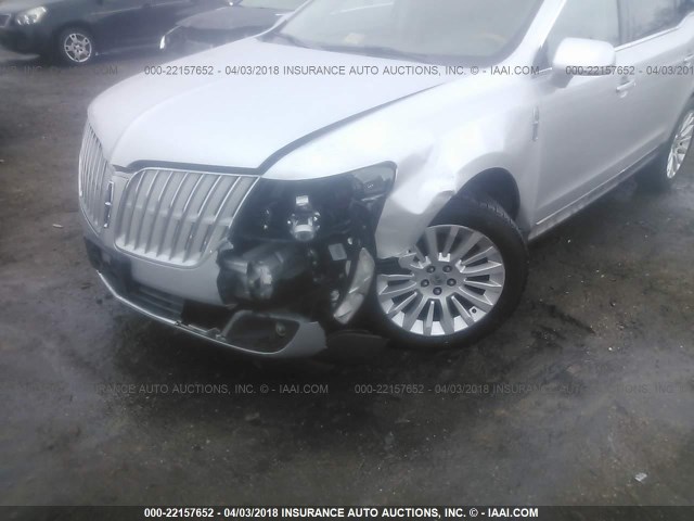 2LMHJ5FR5CBL50441 - 2012 LINCOLN MKT SILVER photo 6