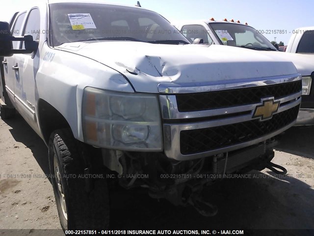 1GB4C0CG6BF232673 - 2011 CHEVROLET SILVERADO C3500 LT WHITE photo 6