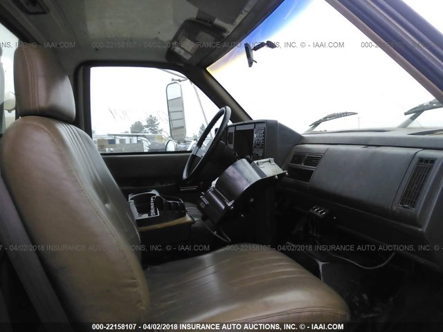 1GBM7H1JXVJ108036 - 1997 CHEVROLET C-SERIES C7H042 Белый фото 5