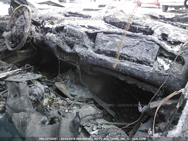 1LNHM81W32Y640325 - 2002 LINCOLN TOWN CAR EXECUTIVE Черный фото 5