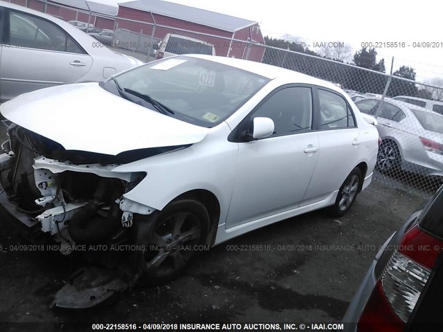 2T1BU4EE9DC124000 - 2013 TOYOTA COROLLA S/LE WHITE photo 2