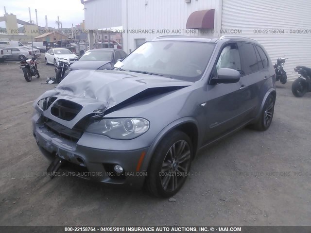 5UXZV8C57DL899019 - 2013 BMW X5 XDRIVE50I Gris foto 2