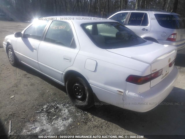 4T1BG22K8WU854858 - 1998 TOYOTA CAMRY CE/LE/XLE WHITE photo 3