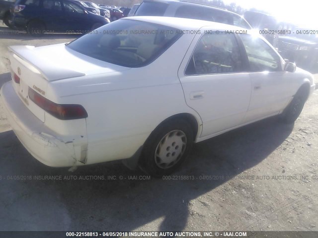 4T1BG22K8WU854858 - 1998 TOYOTA CAMRY CE/LE/XLE WHITE photo 4