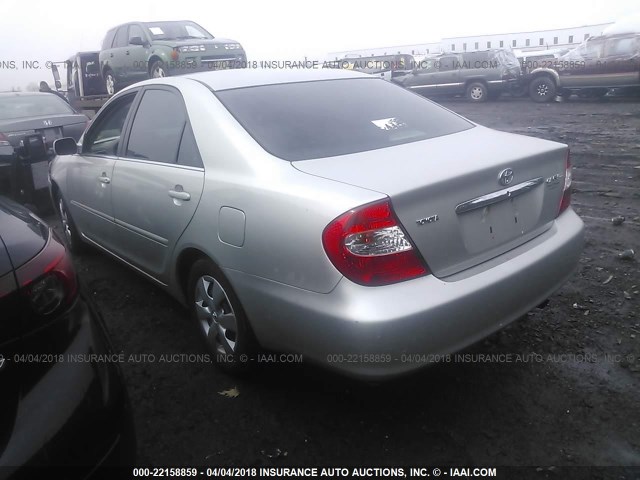 4T1BE32K02U521866 - 2002 TOYOTA CAMRY LE/XLE/SE 银色 照片 3