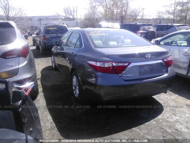 4T1BF1FKXFU880790 - 2015 TOYOTA CAMRY LE/XLE/SE/XSE Grau Foto 3