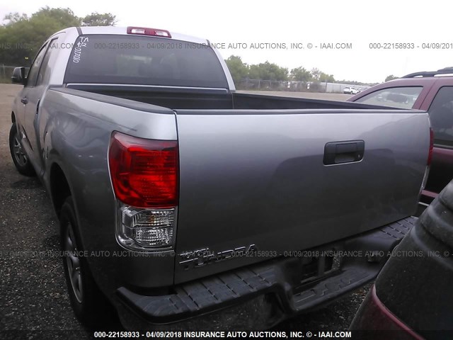 5TFRU5F1XAX022010 - 2010 TOYOTA TUNDRA DOUBLE CAB SR5 SILVER photo 3
