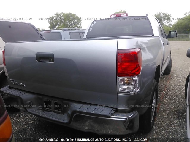 5TFRU5F1XAX022010 - 2010 TOYOTA TUNDRA DOUBLE CAB SR5 SILVER photo 4