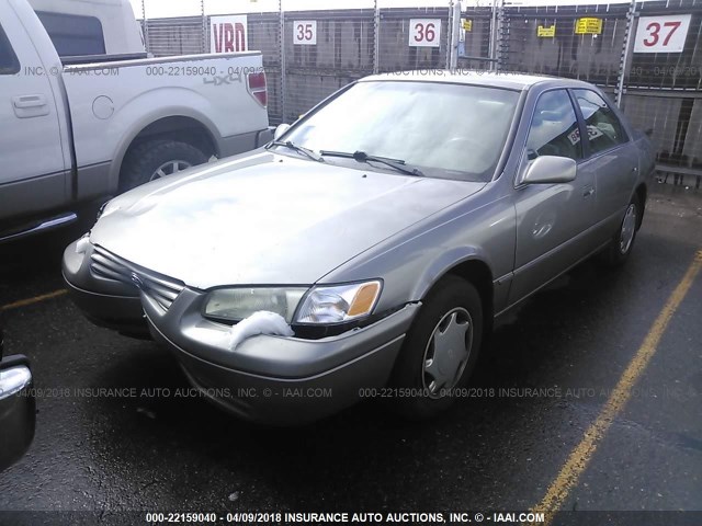 4T1BG22K7XU459944 - 1999 TOYOTA CAMRY CE/LE/XLE SILVER photo 2