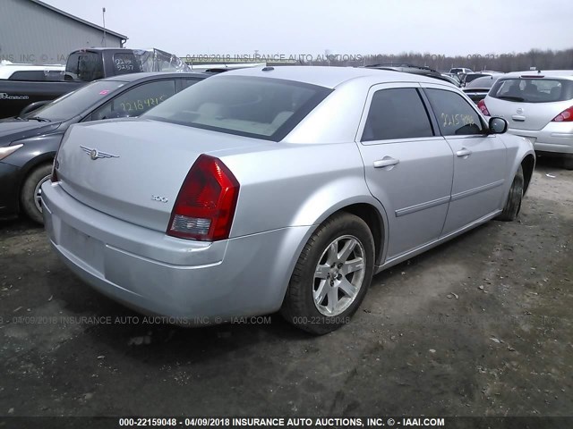 2C3LA43R17H879174 - 2007 CHRYSLER 300 SILVER photo 4