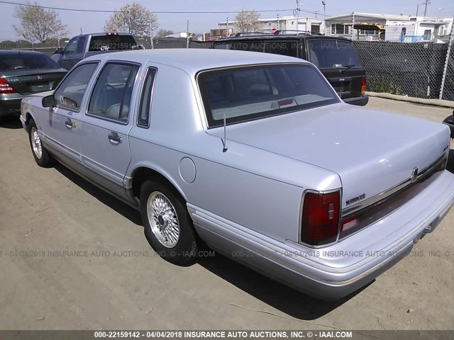 1LNLM83W6PY731331 - 1993 LINCOLN TOWN CAR CARTIER Light Blue photo 3