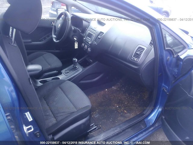 KNAFX4A63F5306828 - 2015 KIA FORTE LX BLUE photo 5