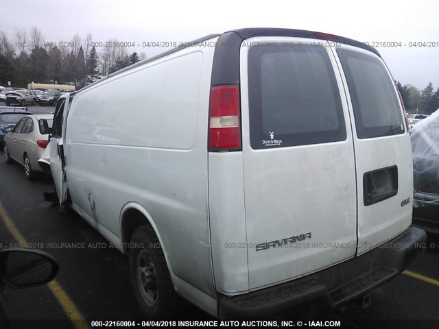 1GTGG296X71240027 - 2007 GMC SAVANA G2500 WHITE photo 3