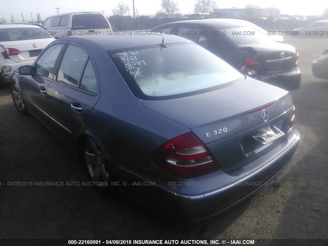 WDBUF65JX4A455098 - 2004 MERCEDES-BENZ E 320 BLUE photo 3