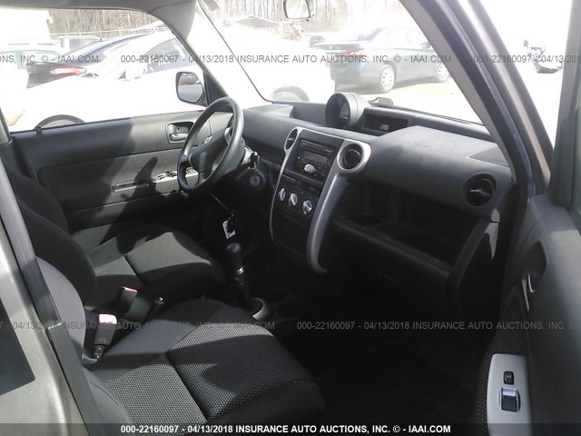 JTLKT334X50194239 - 2005 TOYOTA SCION XB GRAY photo 5