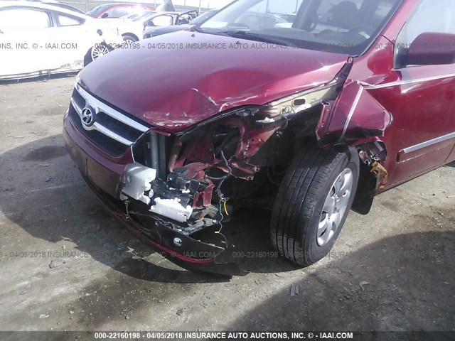 KNDMC233376042048 - 2007 HYUNDAI ENTOURAGE GLS/SE/LIMITED MAROON photo 6