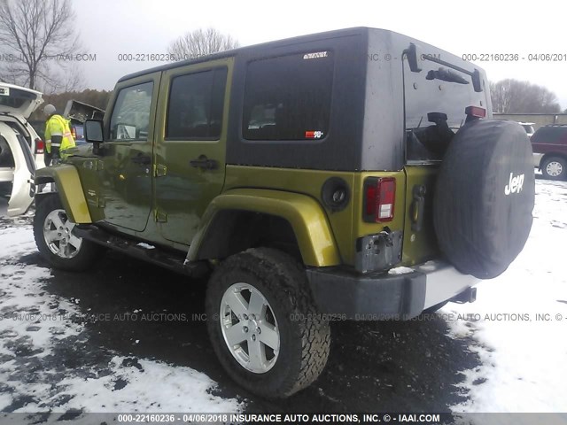 1J4GA59108L633123 - 2008 JEEP WRANGLER UNLIMITE SAHARA GREEN photo 3