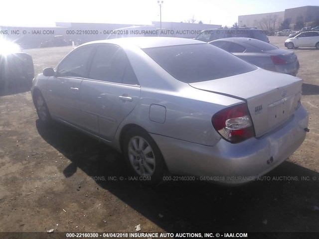 4T1BF32K62U022616 - 2002 TOYOTA CAMRY LE/XLE/SE ნაცრისფერი ფოტო 3