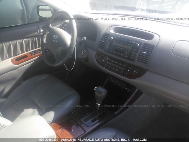 4T1BF32K62U022616 - 2002 TOYOTA CAMRY LE/XLE/SE ნაცრისფერი ფოტო 5